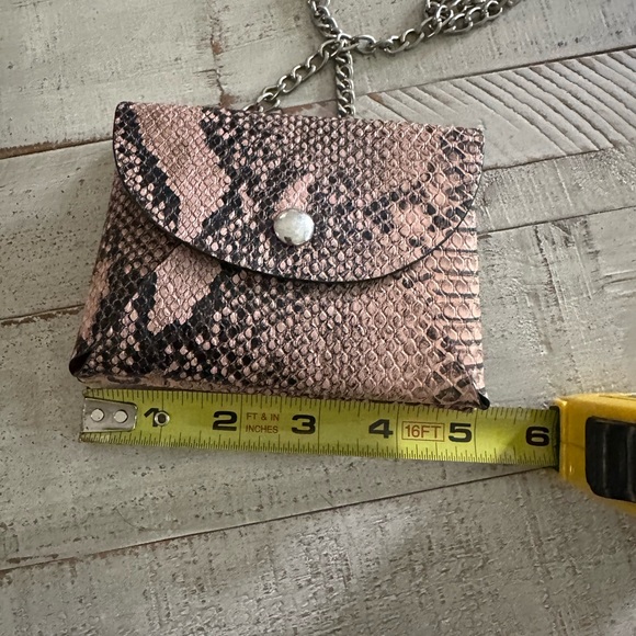 Snake Print Chain Crossbody Bag - Picture 4 of 5